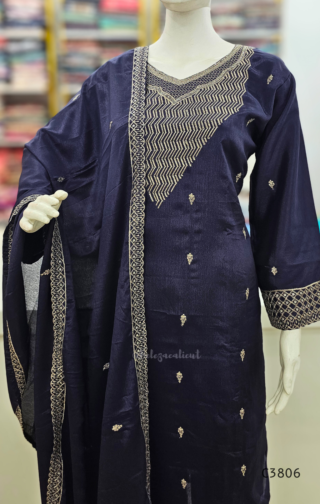 C3806_SilkBlendEmbroideredStraightSuitSet_8