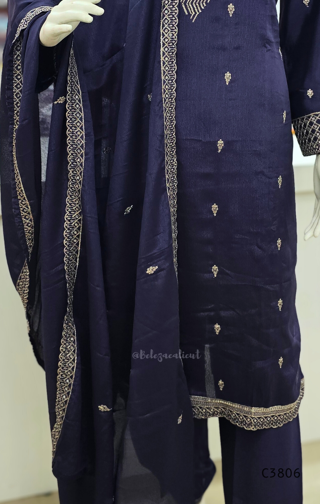 C3806_SilkBlendEmbroideredStraightSuitSet_9