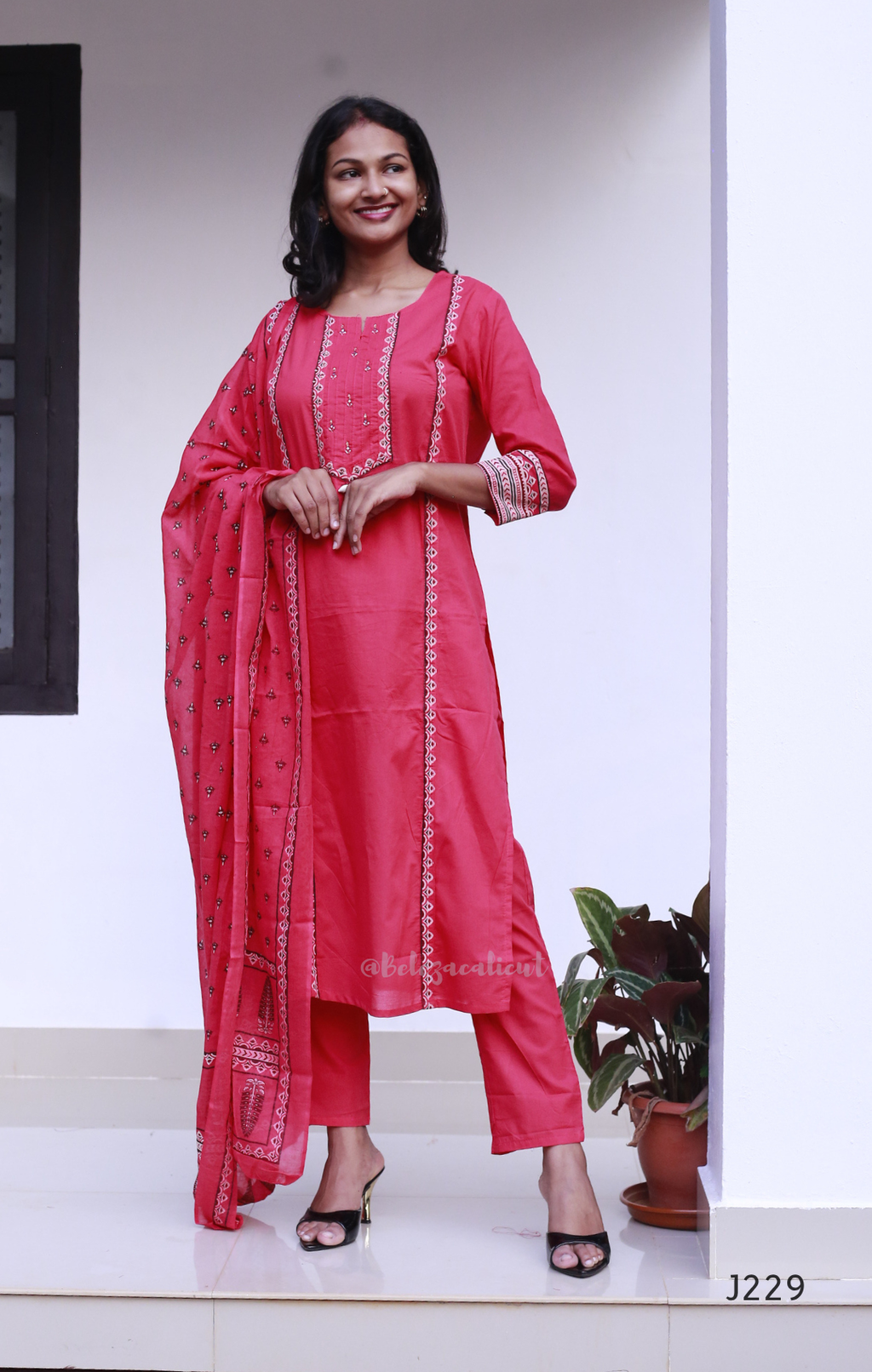 Coral pink cotton churidar set with printed dupatta border, straight-cut cotton kurti set for women, available at Beleza Calicut Kerala.