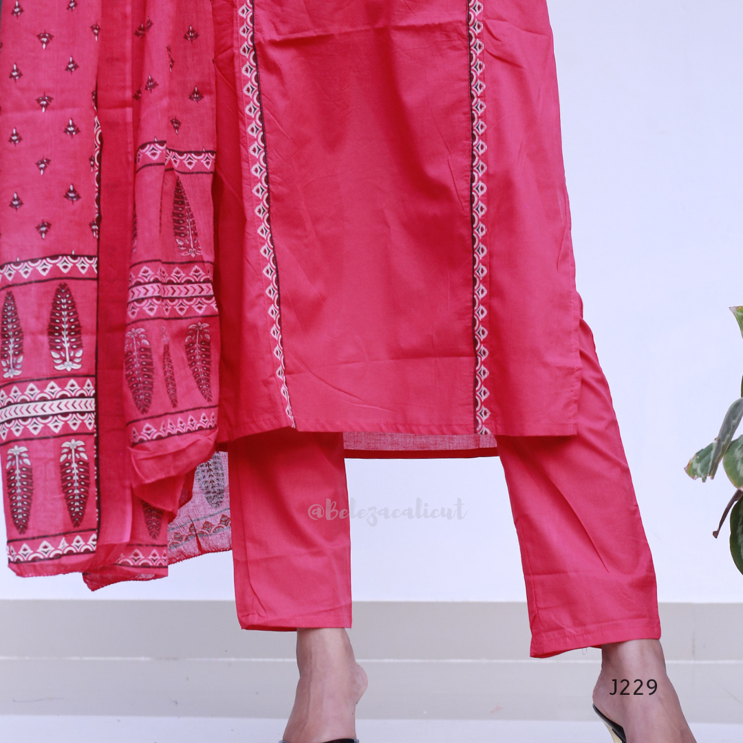 Coral pink cotton churidar set with printed dupatta border, straight-cut cotton kurti set for women, available at Beleza Calicut Kerala.