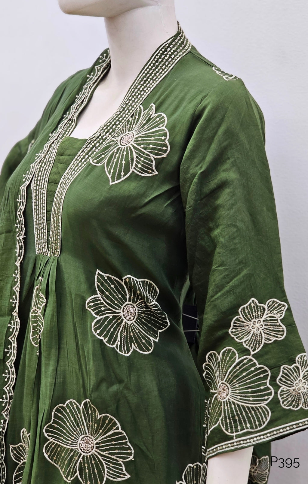 P395_MulChanderiA-LineEmbroideredV-NeckKurtaSet_Green_3
