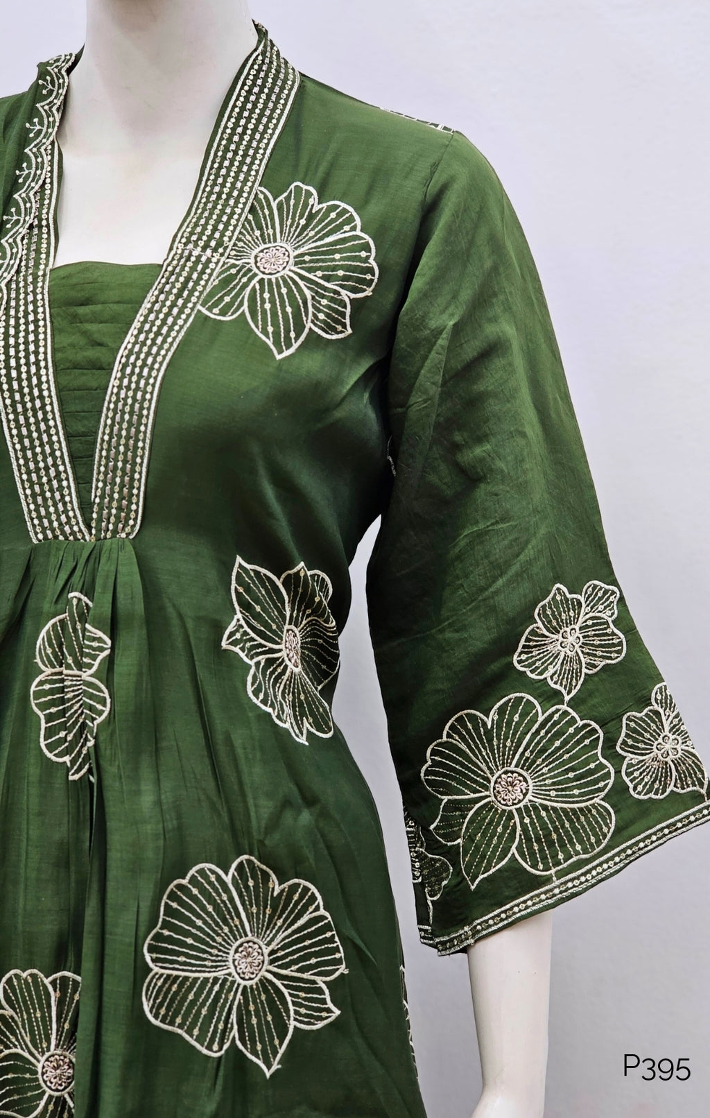 P395_MulChanderiA-LineEmbroideredV-NeckKurtaSet_Green_4