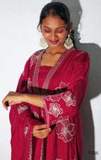 P395_MulChanderiA-LineEmbroideredV-NeckKurtaSet_WineRed_4