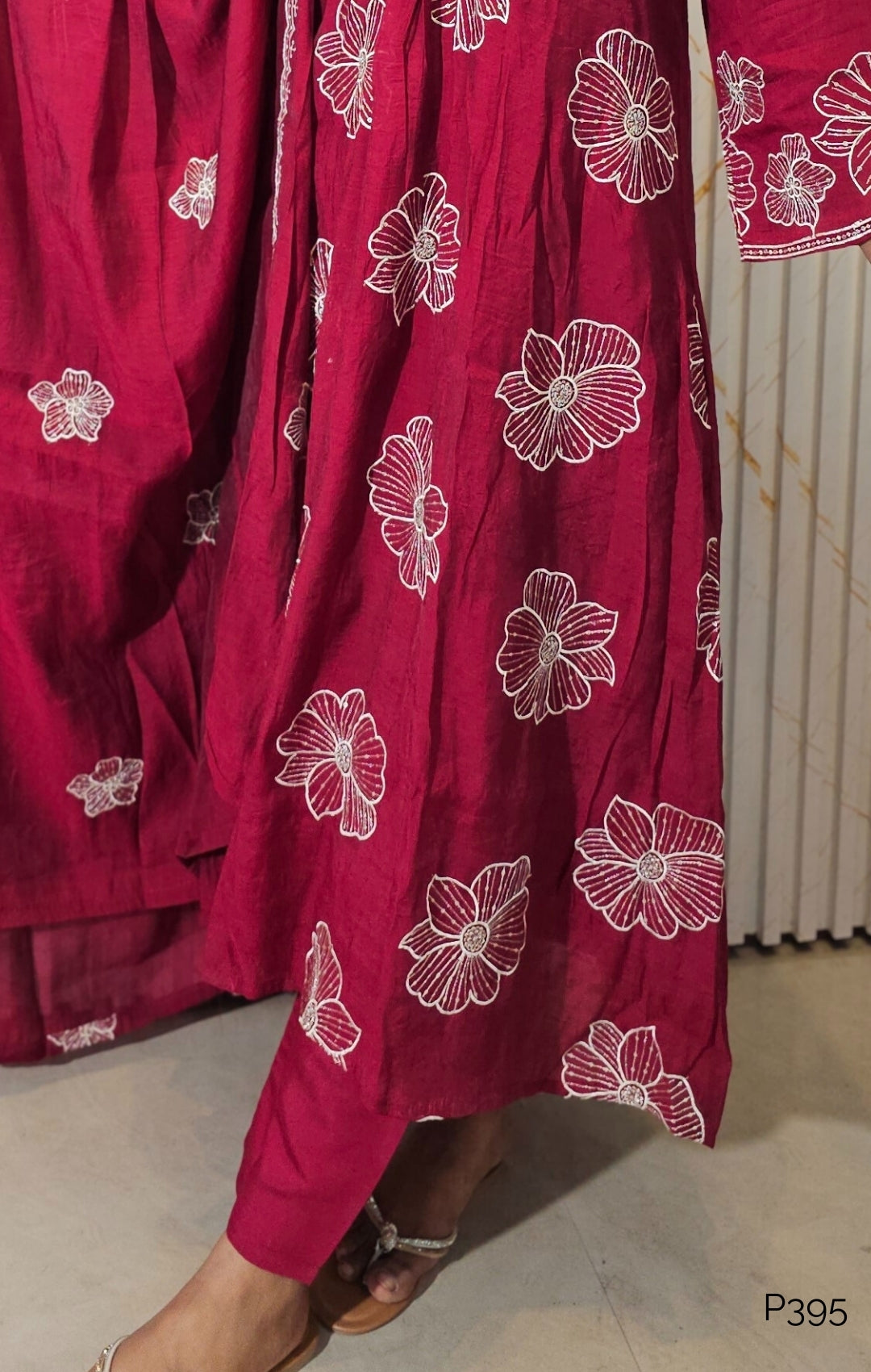 P395_MulChanderiA-LineEmbroideredV-NeckKurtaSet_WineRed_5