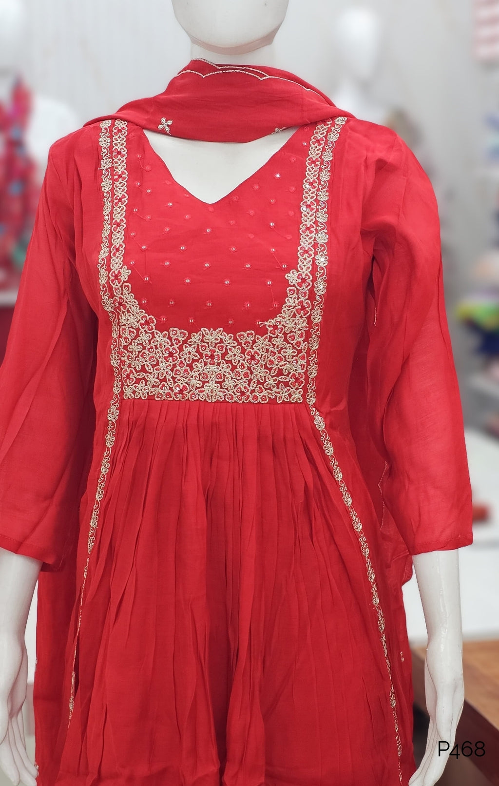 P468_FestiveRedMulChanderiEmbroideredKurtaSet_2