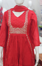 P468_FestiveRedMulChanderiEmbroideredKurtaSet_2