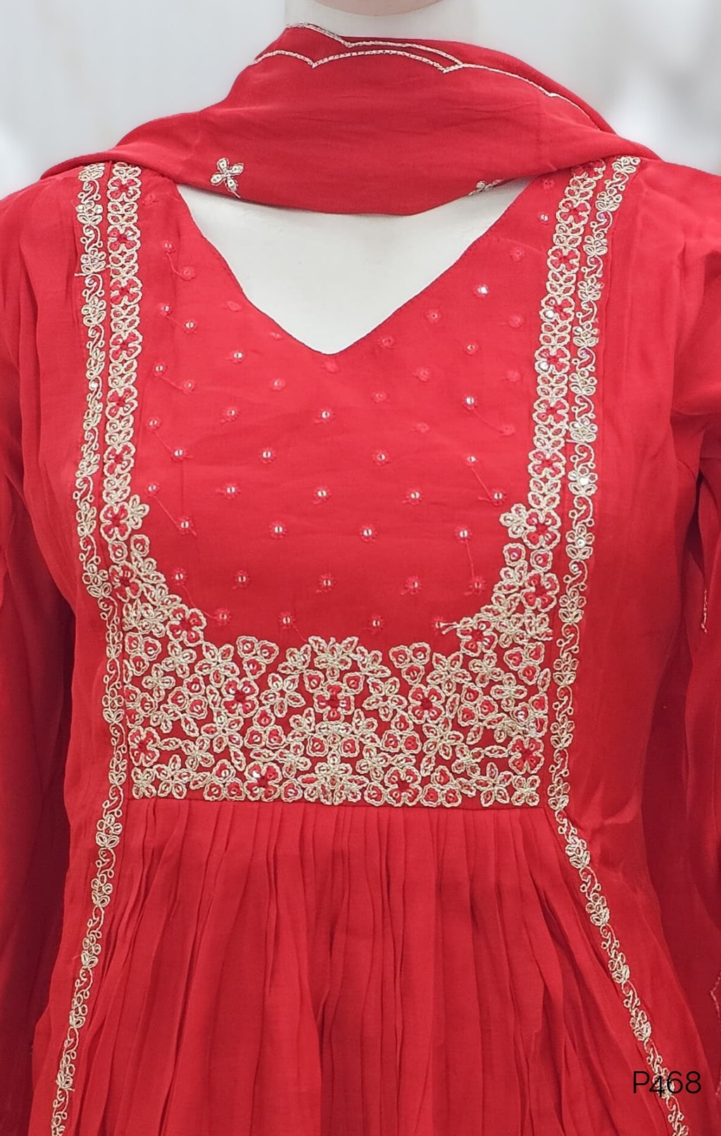 P468_FestiveRedMulChanderiEmbroideredKurtaSet_3