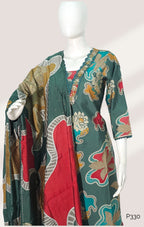 Green silk blend Printed Kurta Set with Embroidered Neckline