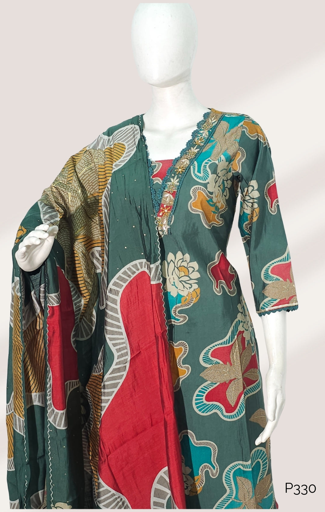 Green silk blend Printed Kurta Set with Embroidered Neckline